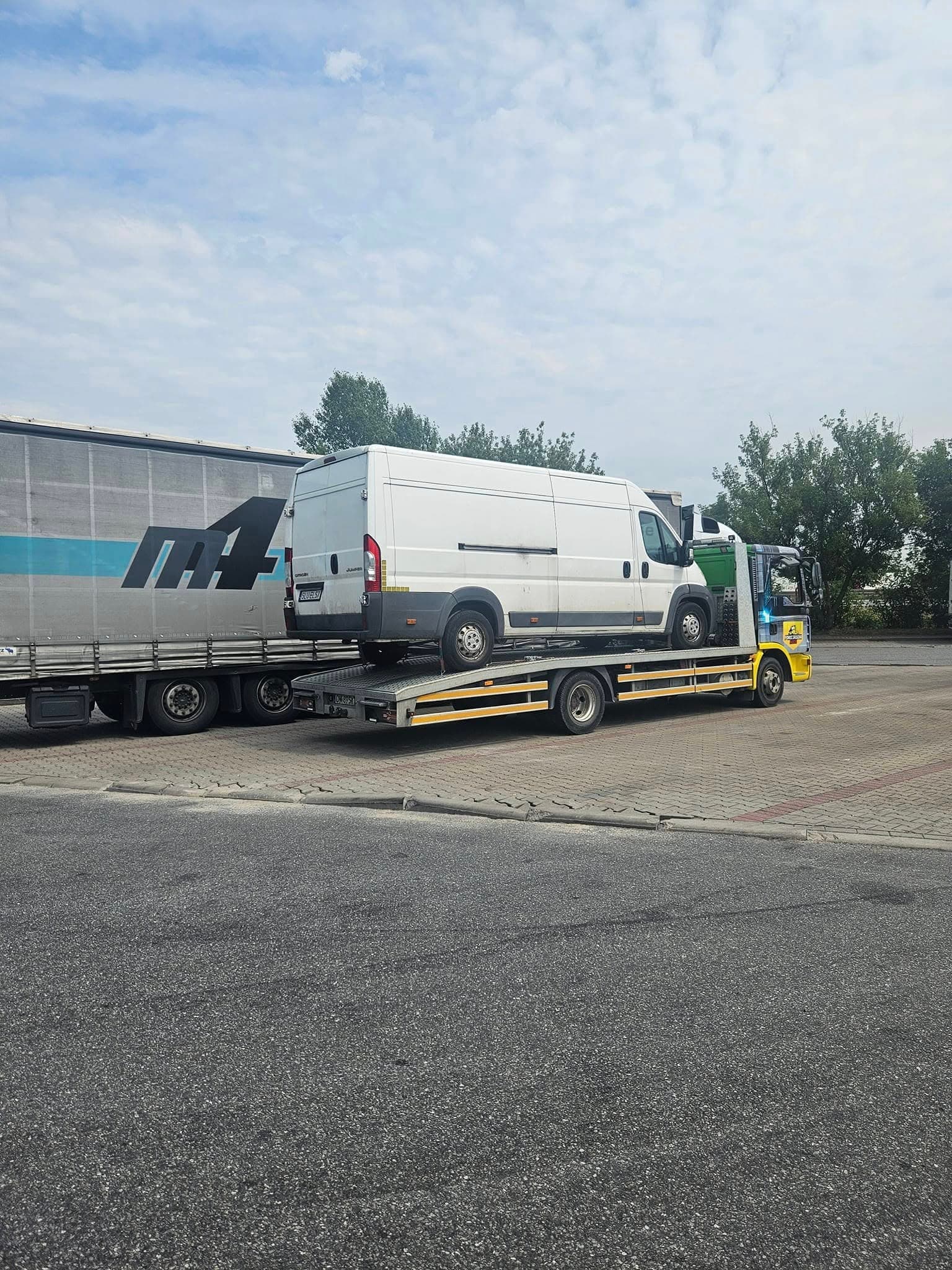 Holowanie busa – pomoc drogowa Wrocław